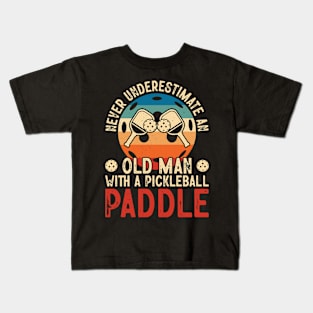 Funny pickleball - Never underestimate an old man with a pickleball paddle Kids T-Shirt